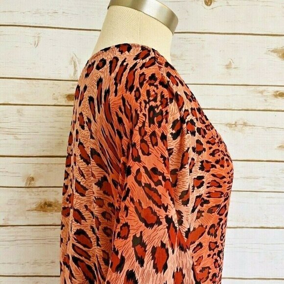 CASTAWAY Women Short Batwing Sleeve Pull Over Animal Print Shirt Size 14/XL-NWT - Picture 7 of 11